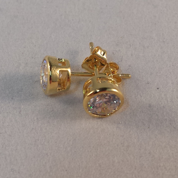 Mens 24K Yellow Gold Filled Diamond Zircon Stud Earrings 7mm Bezel Enclosed - Picture 3 of 3
